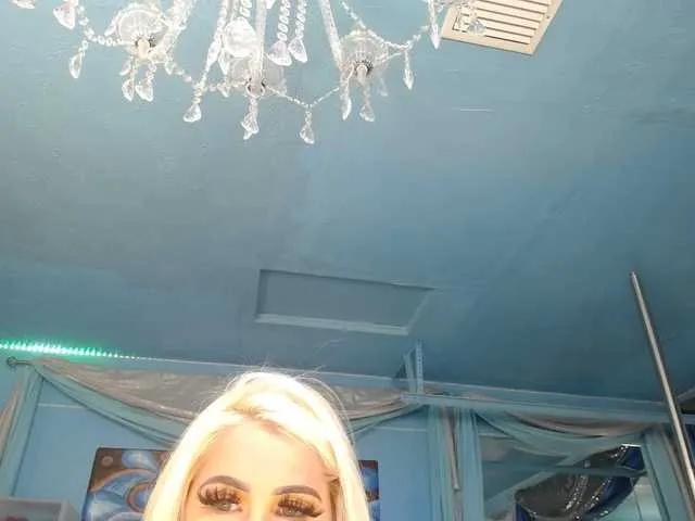 Discover Adrianna_fox, she wants to masturbate for you adrianna_fox from BongaCams