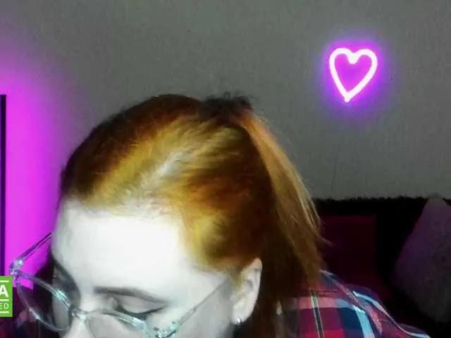 Freechat Aliciaredluv on BongaCams