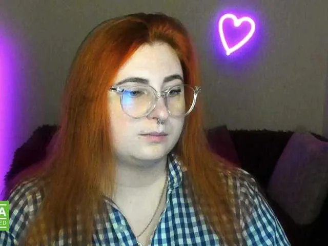 Freechat Aliciaredluv on BongaCams