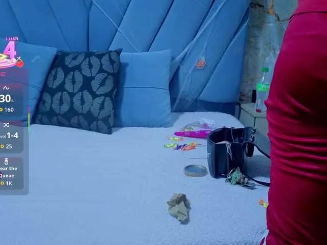 angel-red from BongaCams