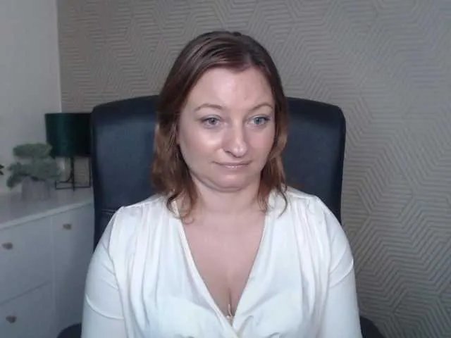 angelaLove13 on BongaCams