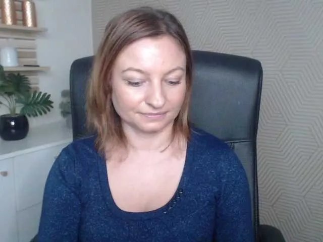 angelaLove13 on BongaCams