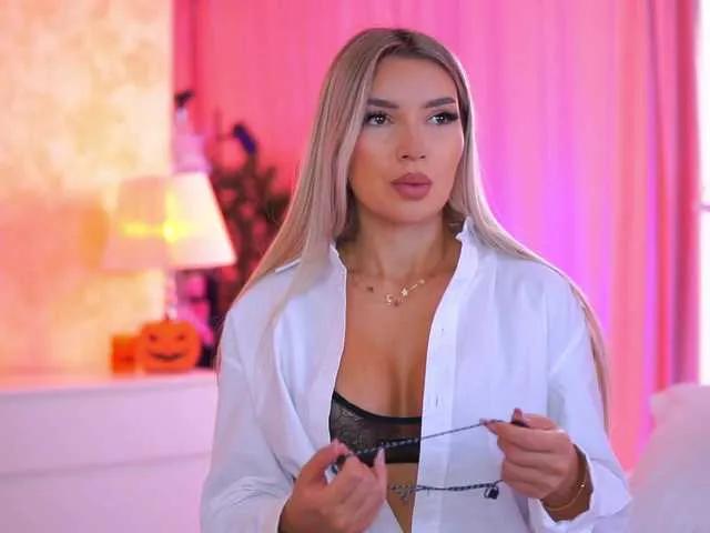 ArtTeasee from BongaCams