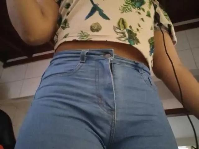 Freechat Bombonzin on BongaCams