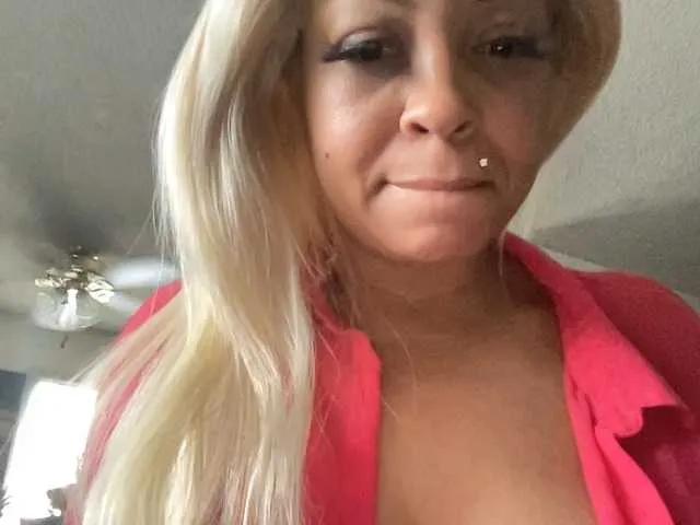 Freechat CocaNutt on BongaCams