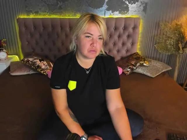 Freechat CurlyDream on BongaCams