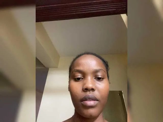 Curvy-maxy9 on BongaCams