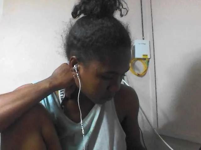 Freechat Cutie12 on BongaCams