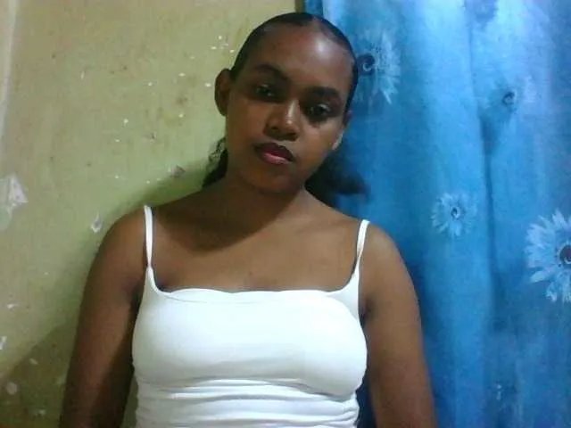 Elinah on BongaCams