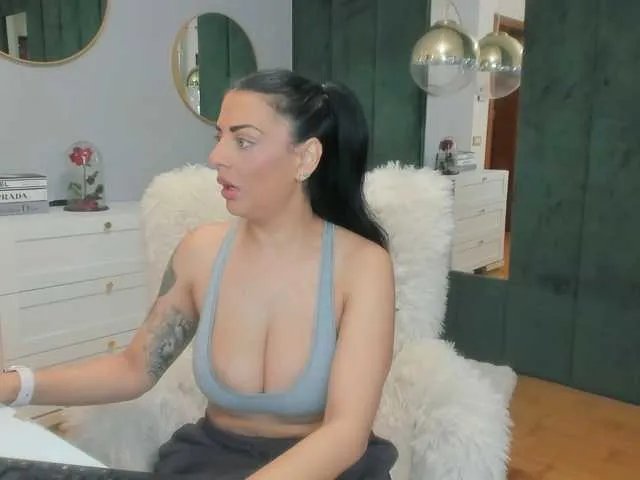 ElisaBaxter on BongaCams