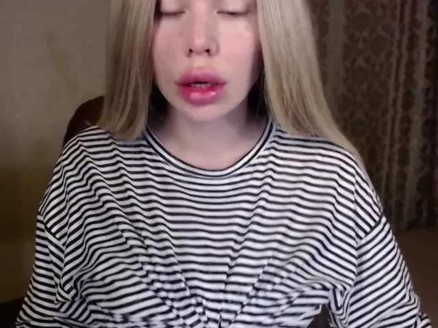 Freechat Foxymoxy19 on BongaCams