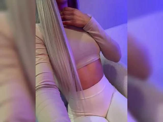 Freechat HollyPolly111 on BongaCams