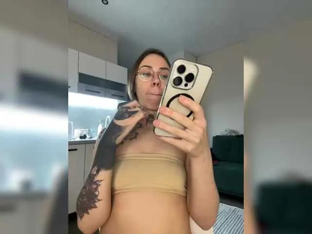 IRAONIC from BongaCams