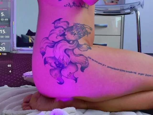 Hot IvorySwants you to fuck her body now IvorySwan from BongaCams