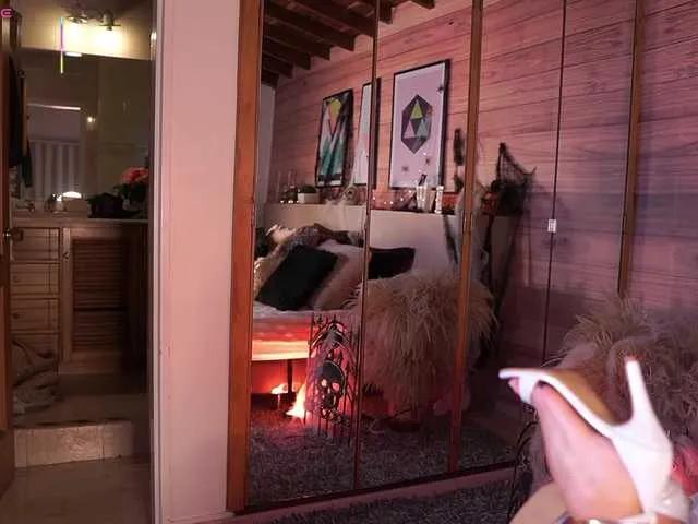 Watch IzzyWild, she wants to masturbate for you IzzyWild from BongaCams