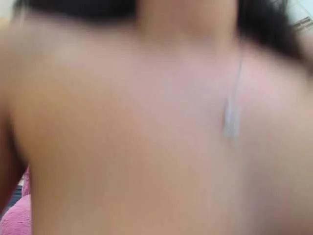 JessyBee from BongaCams