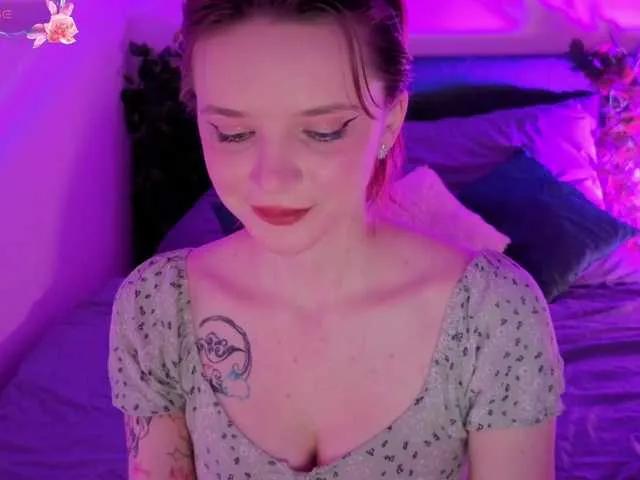 KiraMountrays from BongaCams