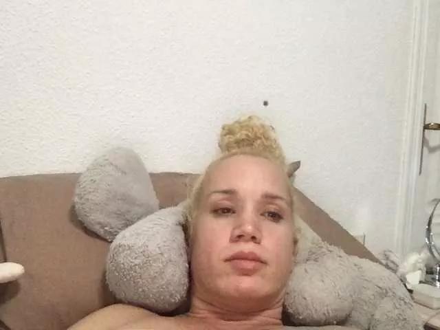 Latinasexy4 on BongaCams 