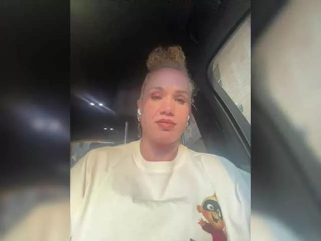Latinasexy4 on BongaCams 