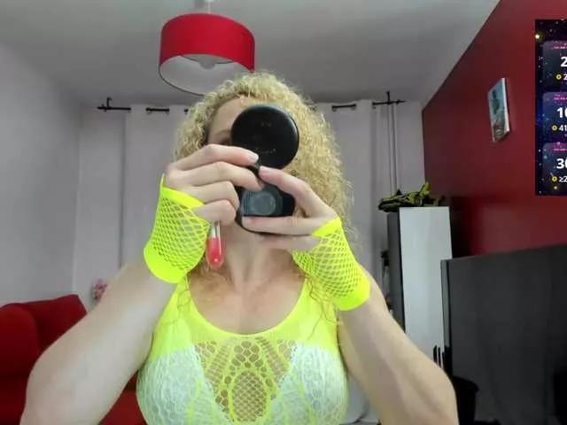 Latinasexy4 on BongaCams 