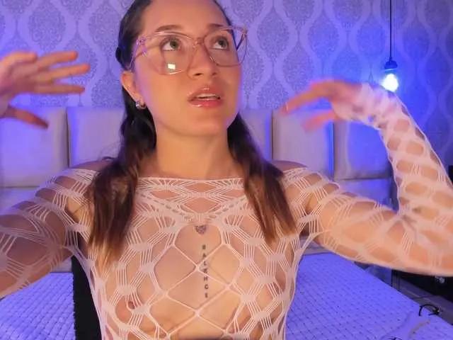 Admire 22 years old LeiahBlonde from BongaCams LeiahBlonde from BongaCams