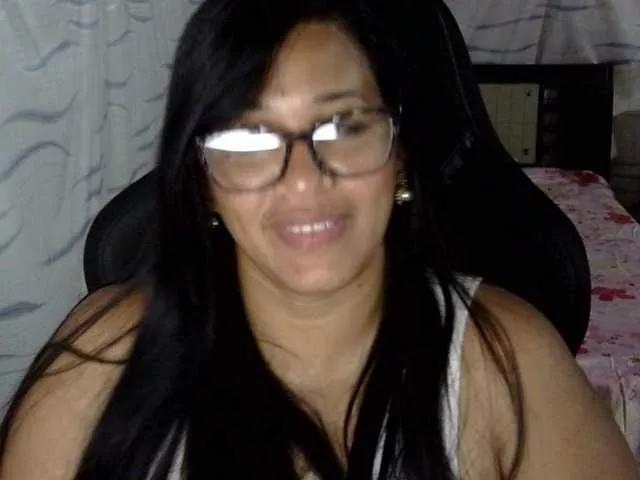 Letty33 on BongaCams 