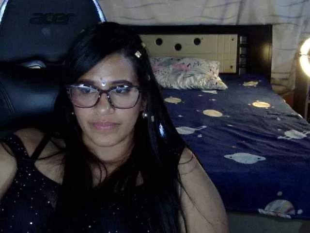 Letty33 on BongaCams 