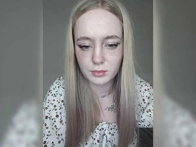 LolaMin from BongaCams