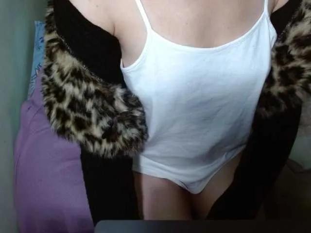 Join 35 years old LorraineOSun from BongaCams LorraineOSun from BongaCams