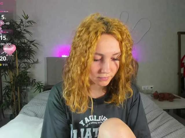 Luna-Go1d from BongaCams