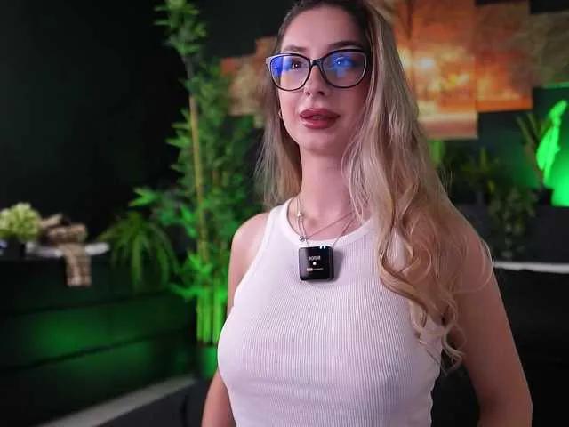 Cute MaddieBryggs from BongaCams MaddieBryggs from BongaCams