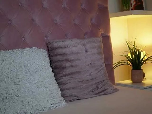 MaiaMini on BongaCams