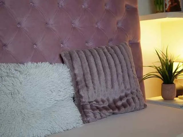 MaiaMini on BongaCams