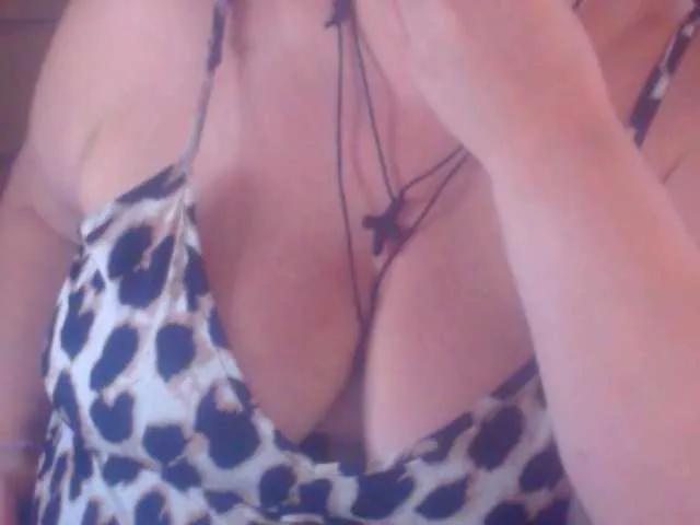 Freechat mayalove4u on BongaCams
