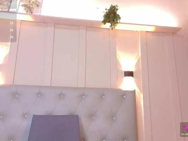 Admire Mia-Juanxxx, they want to masturbate for you Mia-Juanxxx from BongaCams