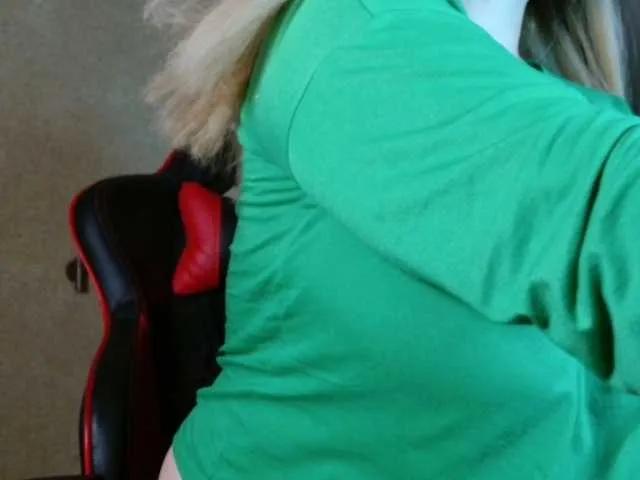 MiaLaFoxis from BongaCams