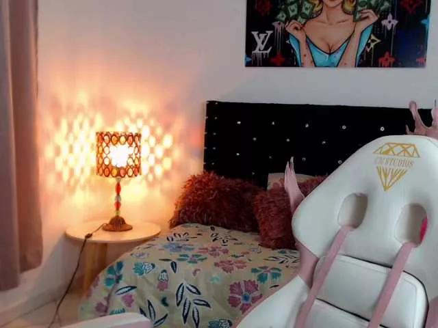 Freechat miamoonn on BongaCams