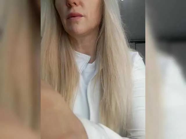 Freechat MonnaSky on BongaCams