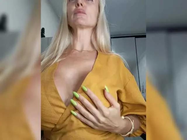 Freechat MonnaSky on BongaCams