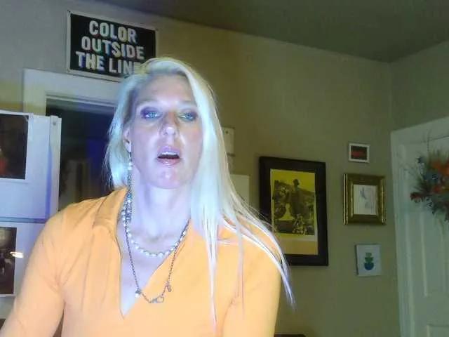 mylfGlama from BongaCams