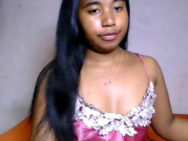 Admire sweet slut Pauliemarie Pauliemarie from BongaCams