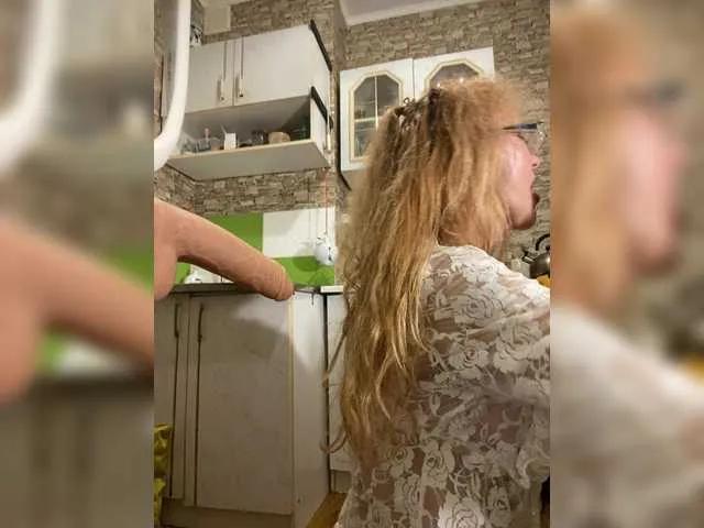 Checkout hot slut Ritia Ritia from BongaCams