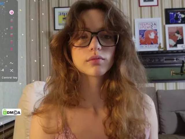 sarahsupershy on BongaCams 