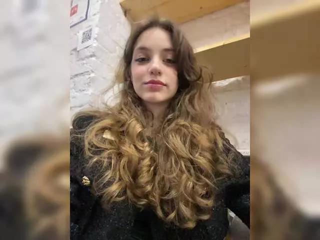 sarahsupershy on BongaCams 