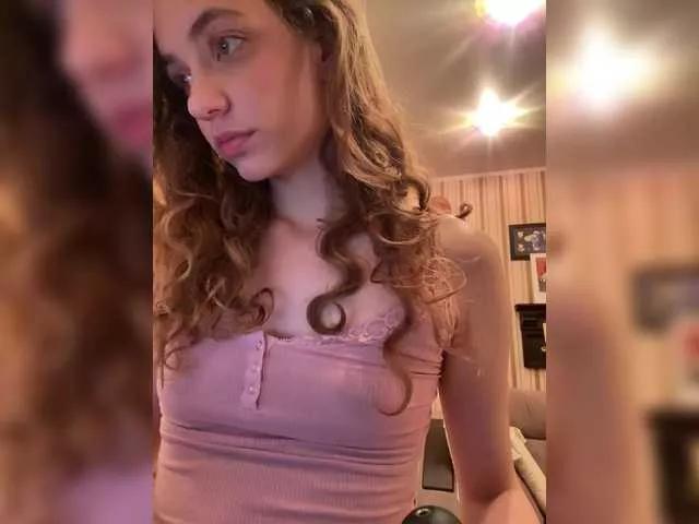 sarahsupershy on BongaCams 