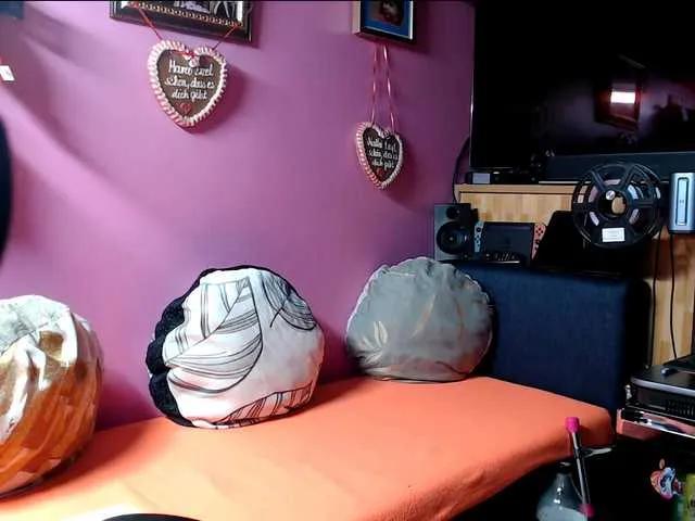 Sexymelli18 from BongaCams