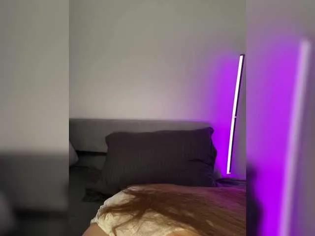 virusIphone from BongaCams