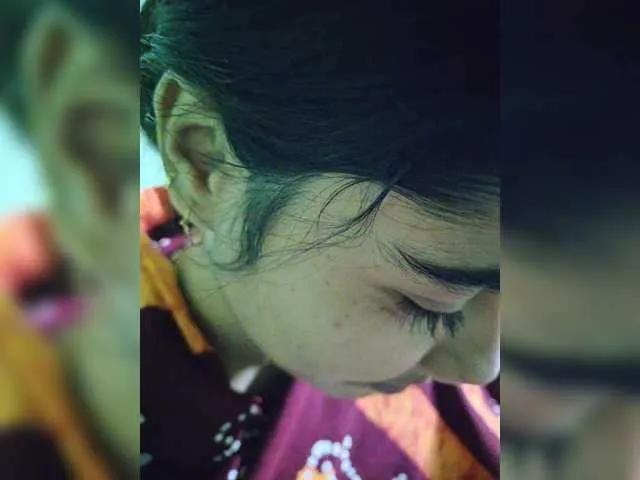 Freechat YourAadhya on BongaCams