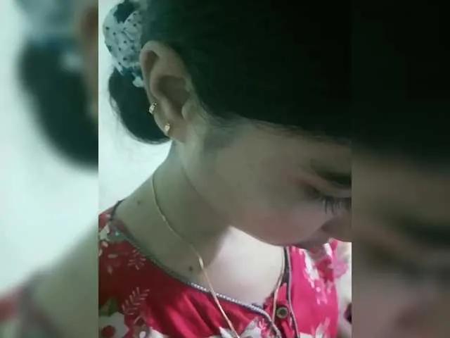 Freechat YourAadhya on BongaCams