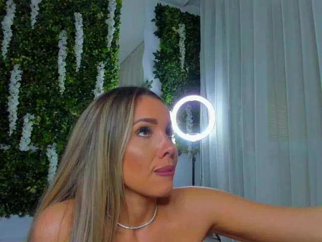 Checkout ZinaSquirts, she wants to masturbate for you ZinaSquirts from BongaCams